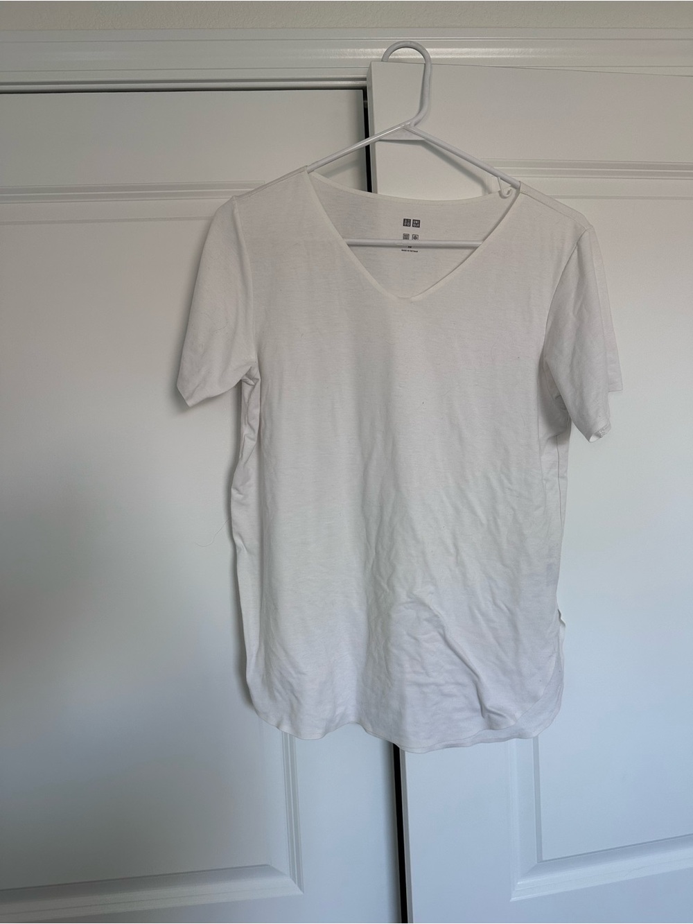 Uniqlo White V-Neck Cotton Tee - XS